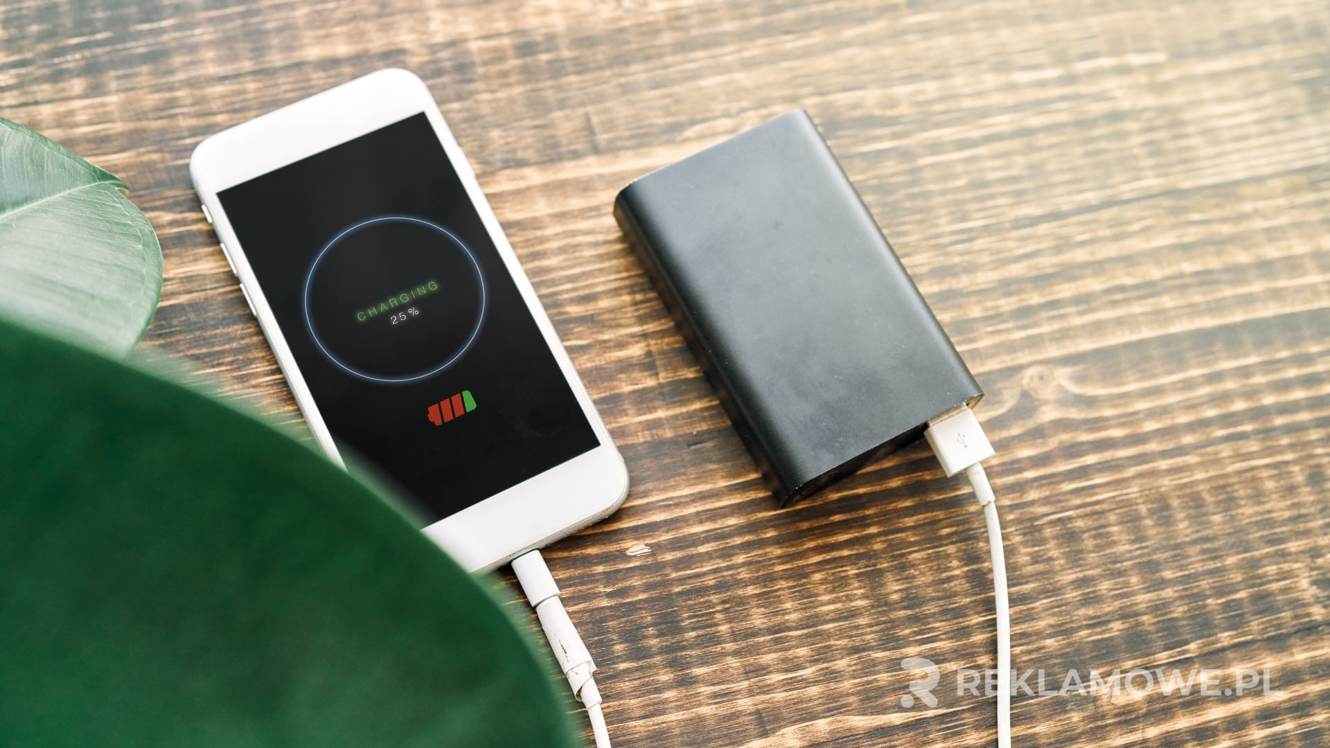 Zalety droższych powerbanków reklamowych