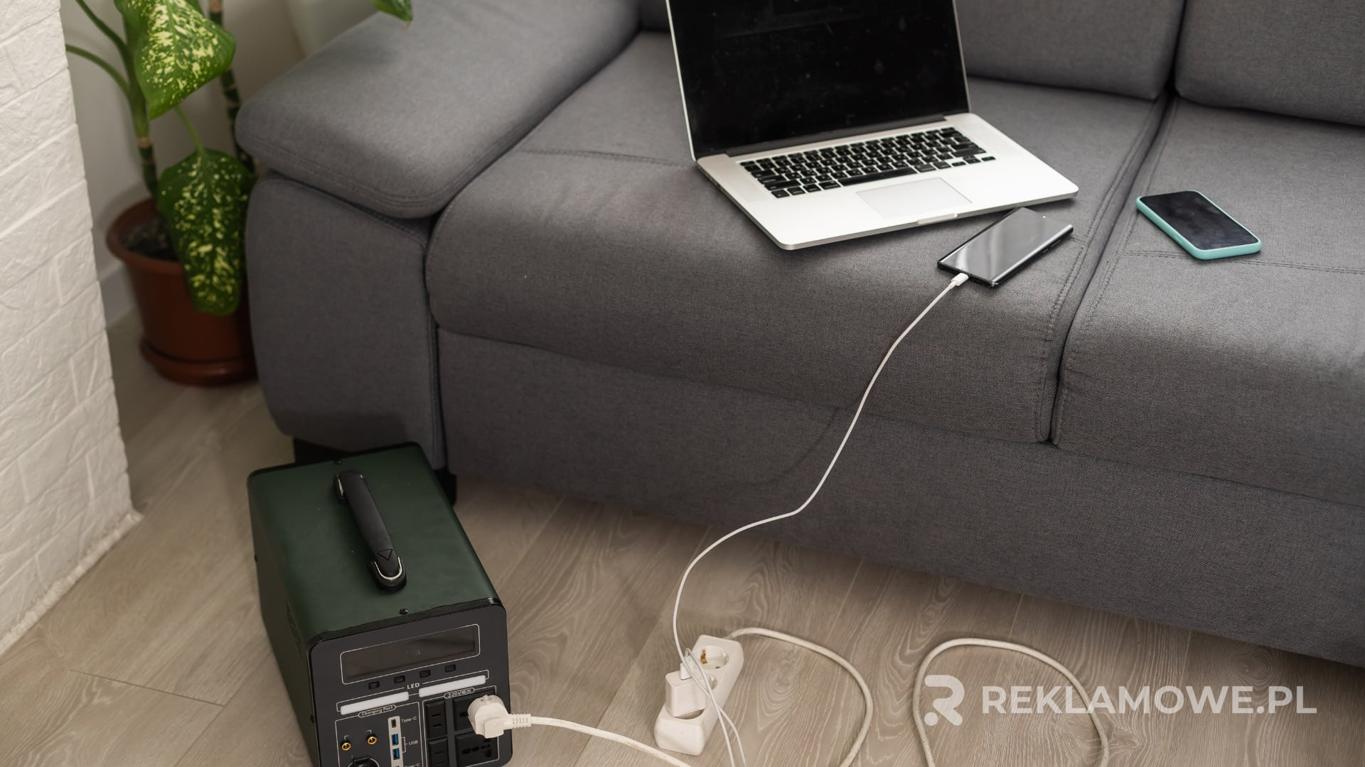 Prezentacja różnych modeli powerbanków reklamowych