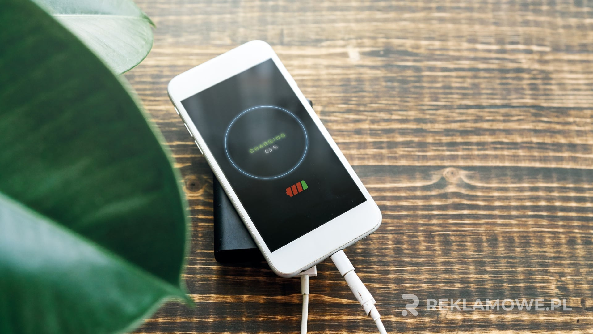Opakowania powerbanków reklamowych – jak zrobić wrażenie Kreatywne opakowanie powerbanku reklamowego