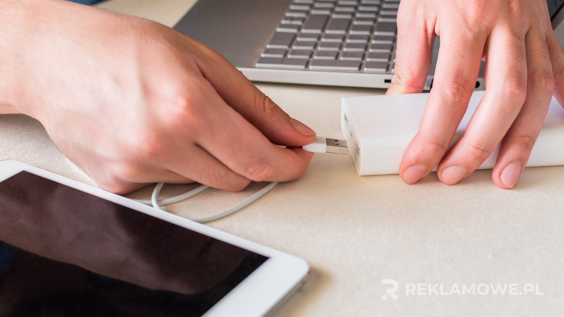 Powerbank reklamowy jako upominek firmowy