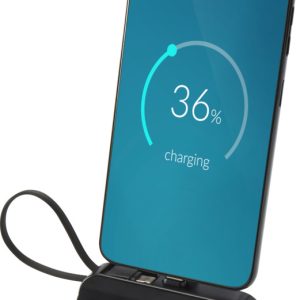 Alnair powerbank o pojemności 5000 mAh i mocy 10 W, wykonany z tworzyw sztucznych pochodzących z recyklingu, z wbudowaną podstawką i kablem 2 w 1 12447201