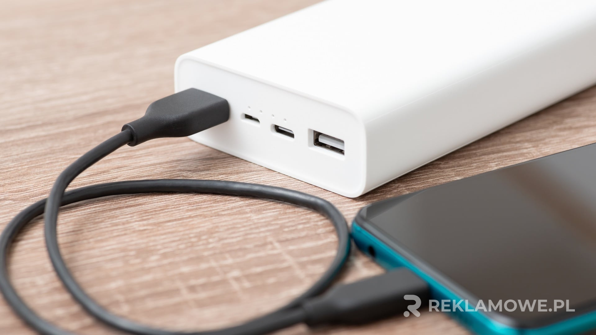 Powerbank reklamowy jako praktyczny gadżet dla klientów