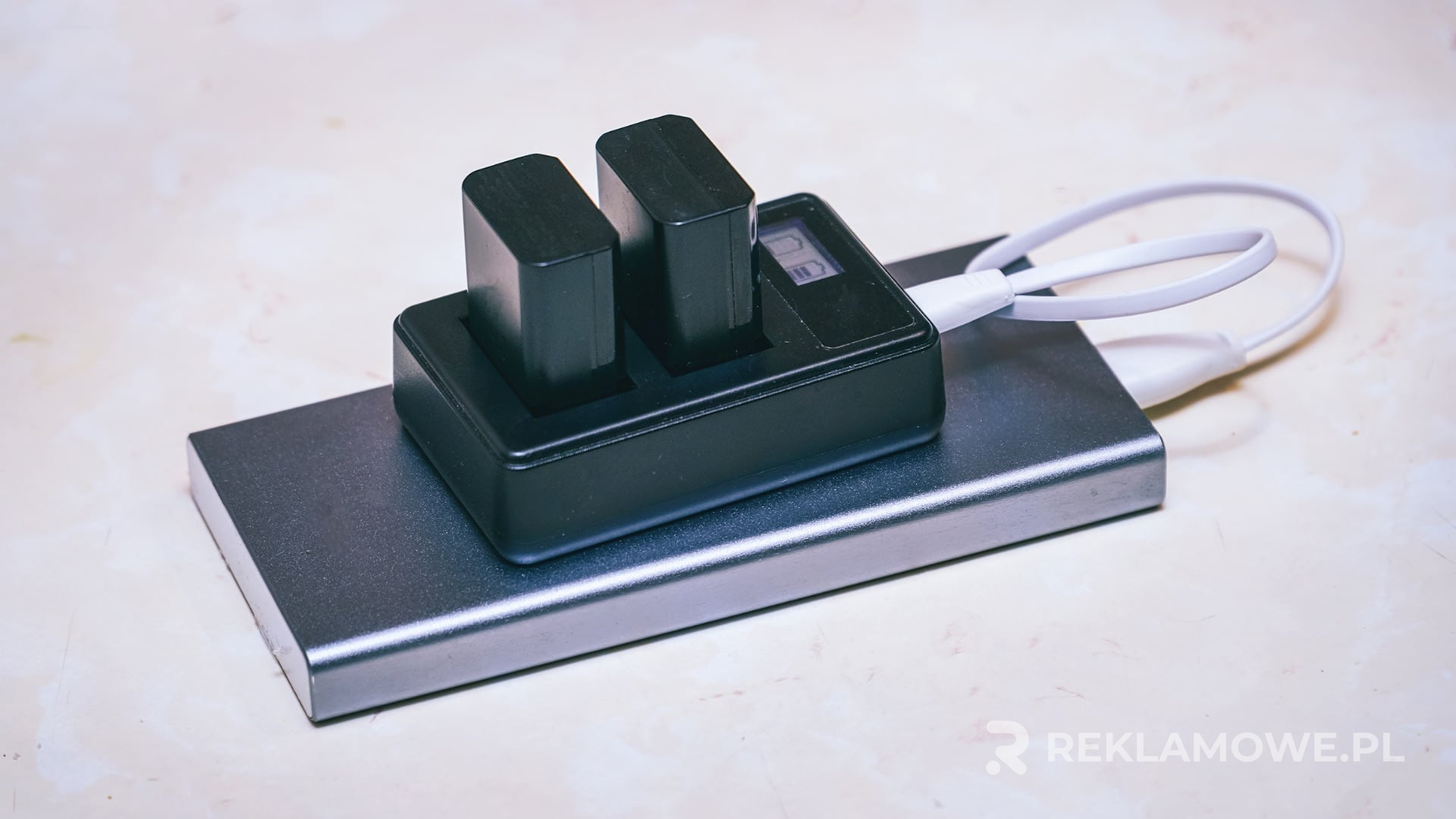 Powerbank reklamowy rozdawany uczestnikom konferencji