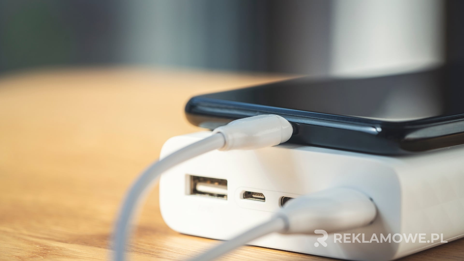 Powerbank reklamowy jako gadżet promocyjny wspierający wizerunek marki