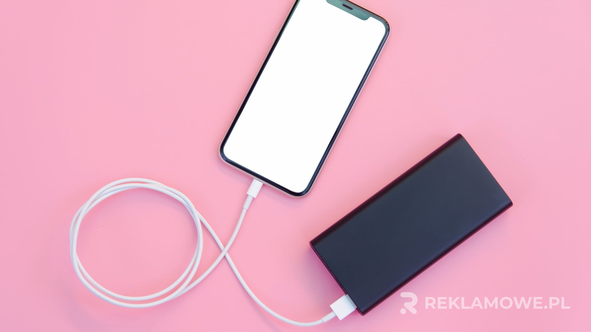Powerbank reklamowy używany w kampanii świątecznej